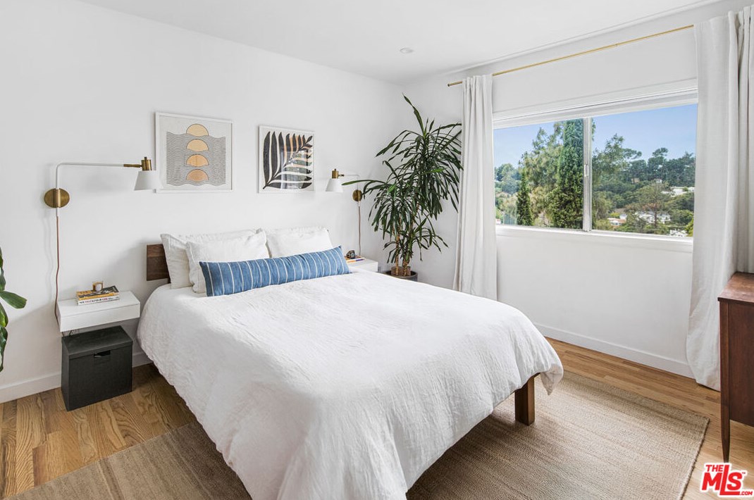 1600 Marion Dr, Glendale CA  91205-3752 exterior