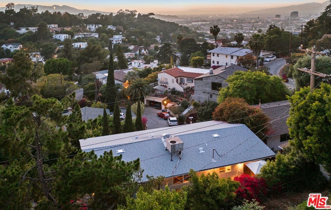 1600 Marion Dr, Glendale CA  91205-3752 exterior