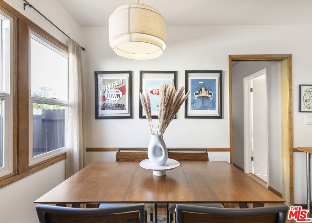 15357 Hart St, Van Nuys CA  91406-5225 exterior