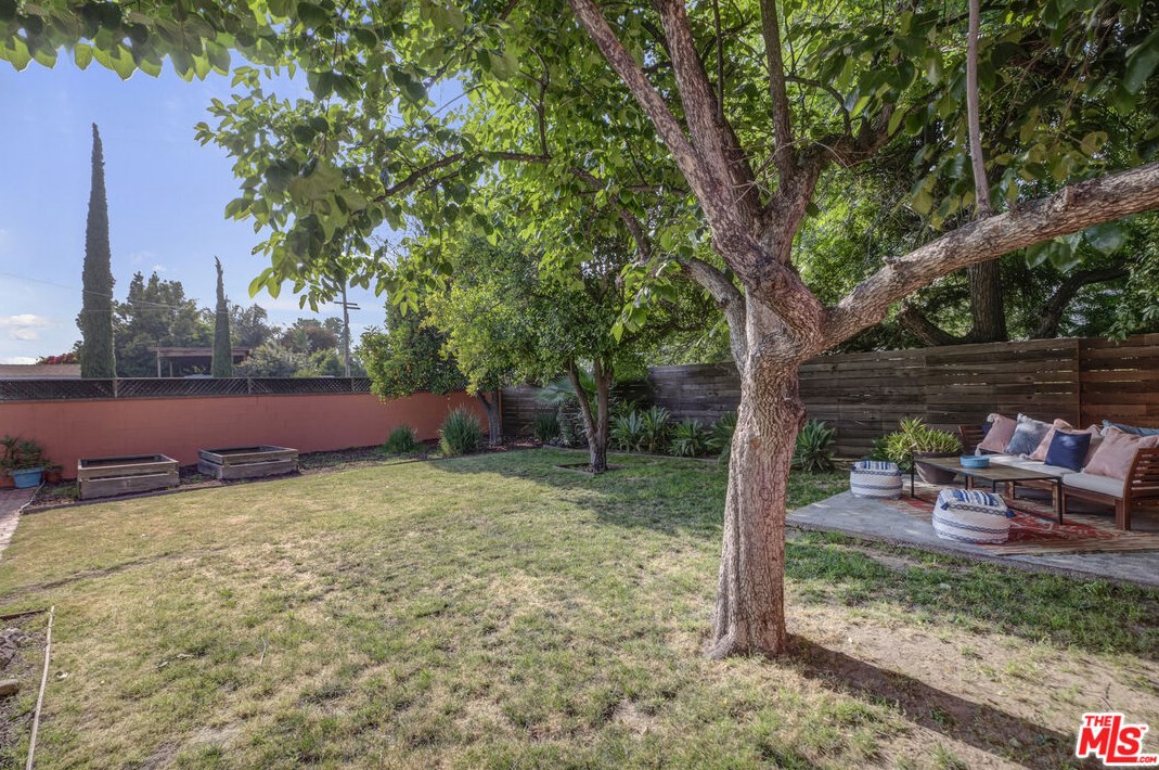 15357 Hart St, Van Nuys CA  91406-5225 exterior