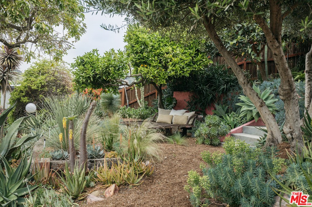 3318 Isabel Dr, Los Angeles CA  90065-2610 exterior