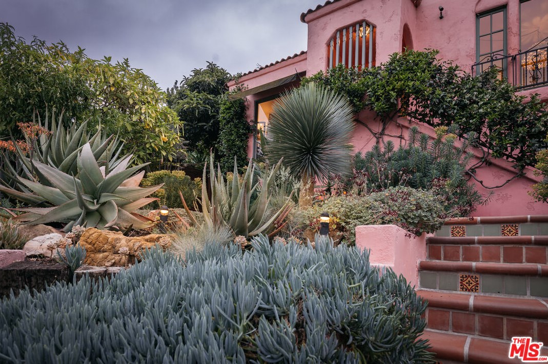 3318 Isabel Dr, Los Angeles CA  90065-2610 exterior