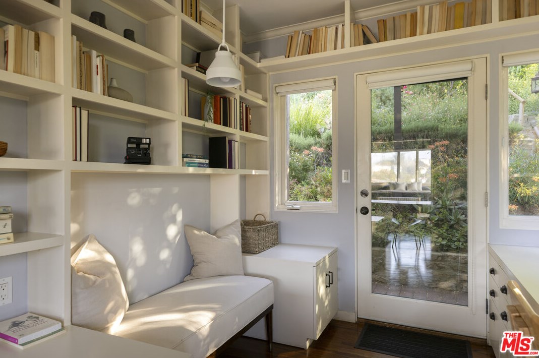 1353 Columbia Dr, Glendale CA  91205-3503 exterior