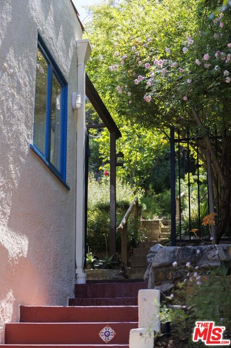 1353 Columbia Dr, Glendale CA  91205-3503 exterior