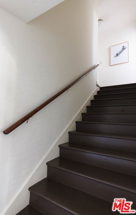 1353 Columbia Dr, Glendale CA  91205-3503 exterior