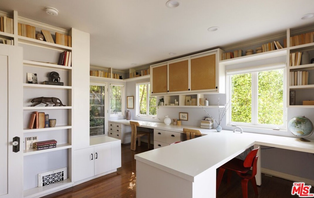 1353 Columbia Dr, Glendale CA  91205-3503 exterior