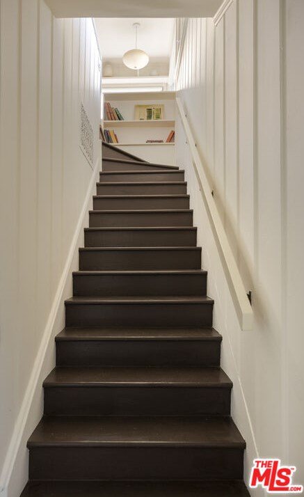 1353 Columbia Dr, Glendale CA  91205-3503 exterior