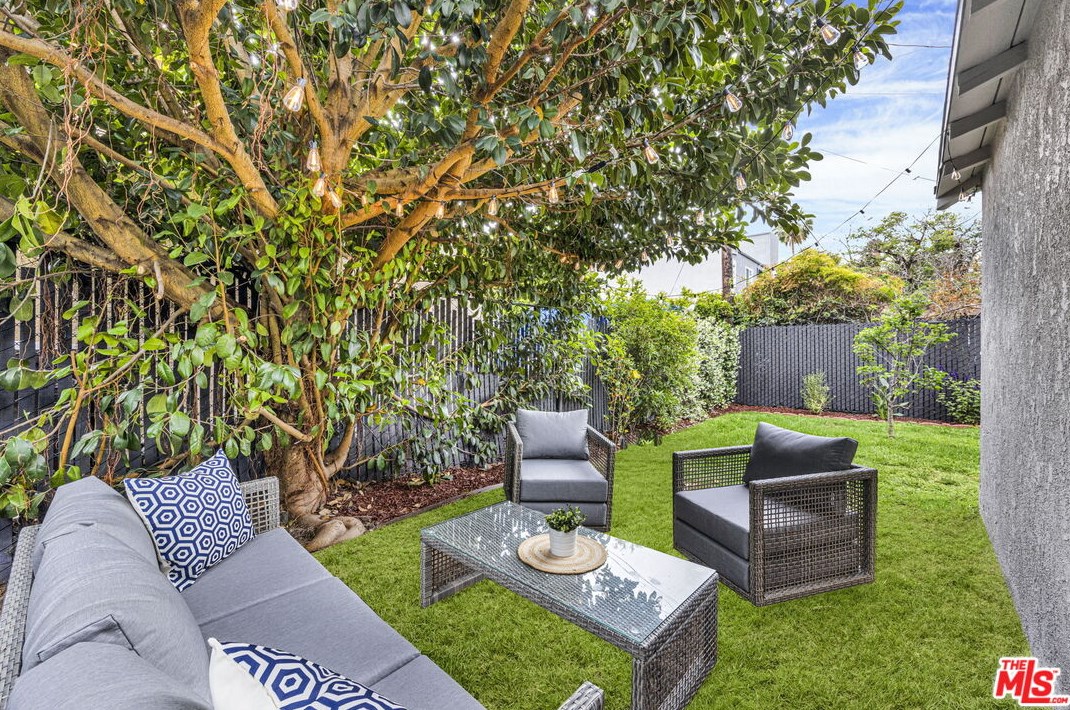 10816 Lawler St, Los Angeles CA  90034-5413 exterior
