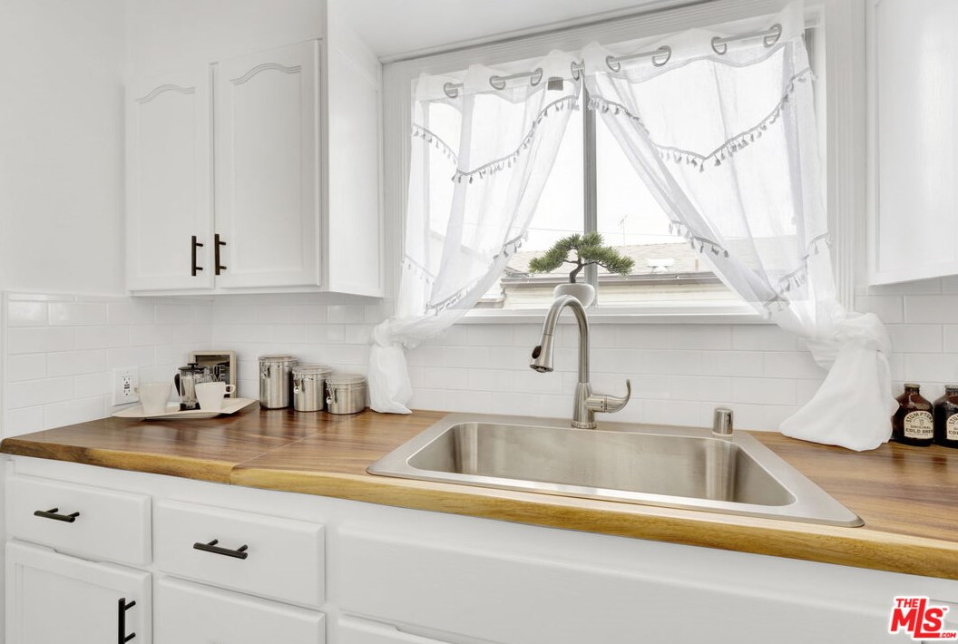 10816 Lawler St, Los Angeles CA  90034-5413 exterior