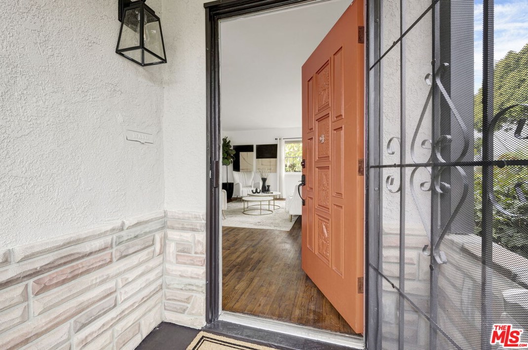 10816 Lawler St, Los Angeles CA  90034-5413 exterior