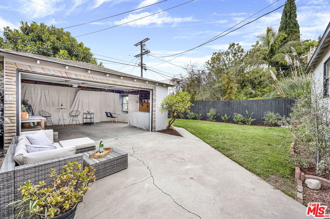 10816 Lawler St, Los Angeles CA  90034-5413 exterior