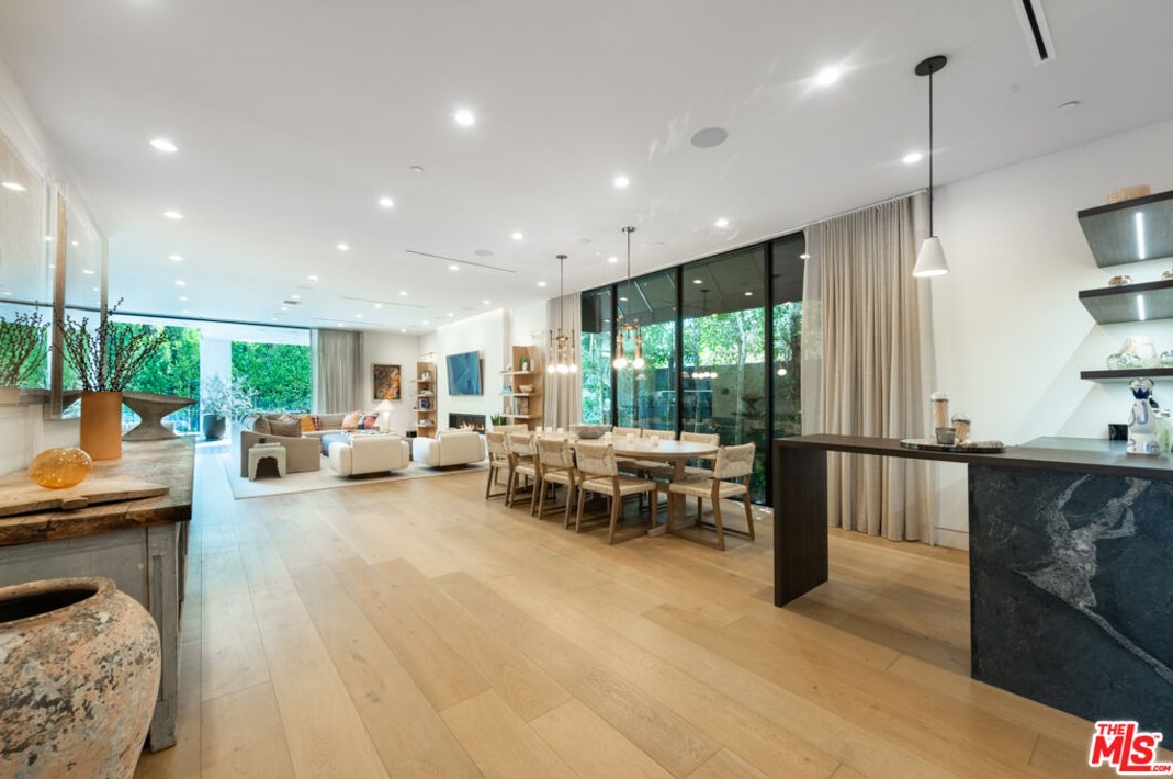 718 Kilkea Dr, Los Angeles CA  90046-7006 exterior