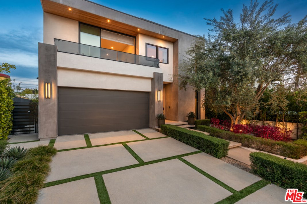 718 Kilkea Dr, Los Angeles CA  90046-7006 exterior