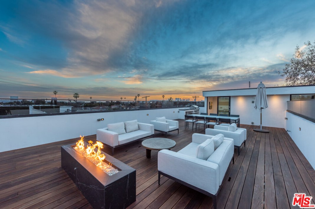 718 Kilkea Dr, Los Angeles CA  90046-7006 exterior