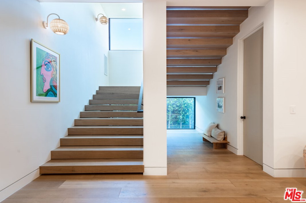 718 Kilkea Dr, Los Angeles CA  90046-7006 exterior