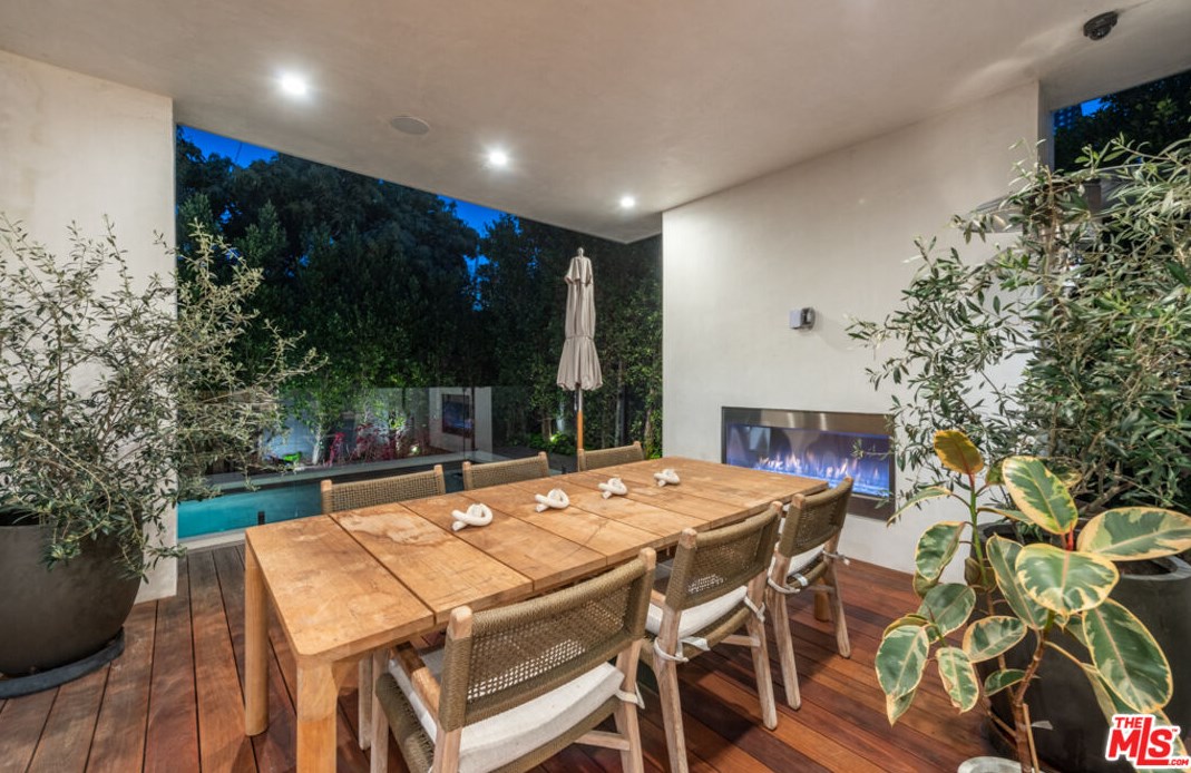 718 Kilkea Dr, Los Angeles CA  90046-7006 exterior