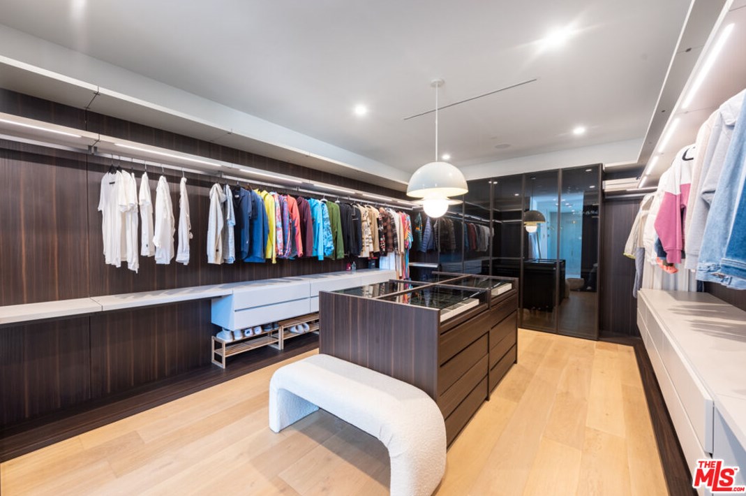 718 Kilkea Dr, Los Angeles CA  90046-7006 exterior