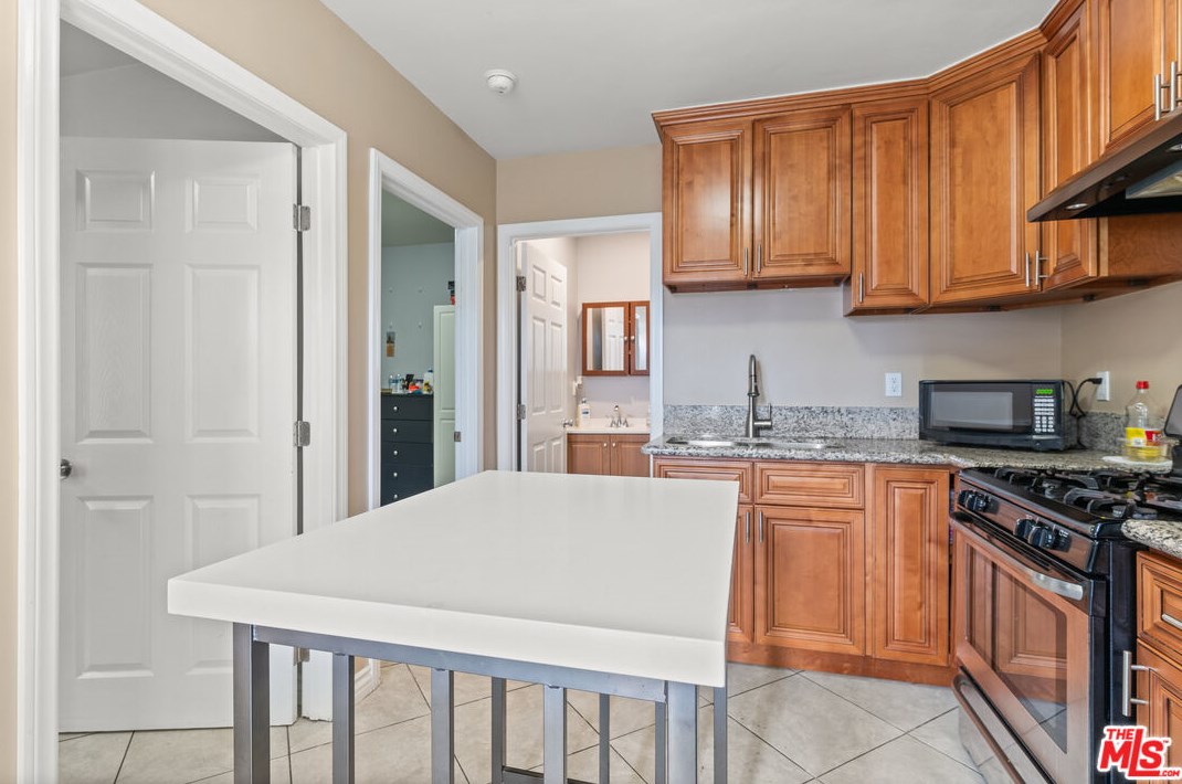 13737 Mercer St, Los Angeles CA  91331-3645 exterior