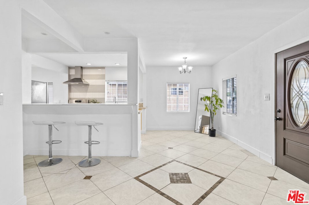 13737 Mercer St, Los Angeles CA  91331-3645 exterior