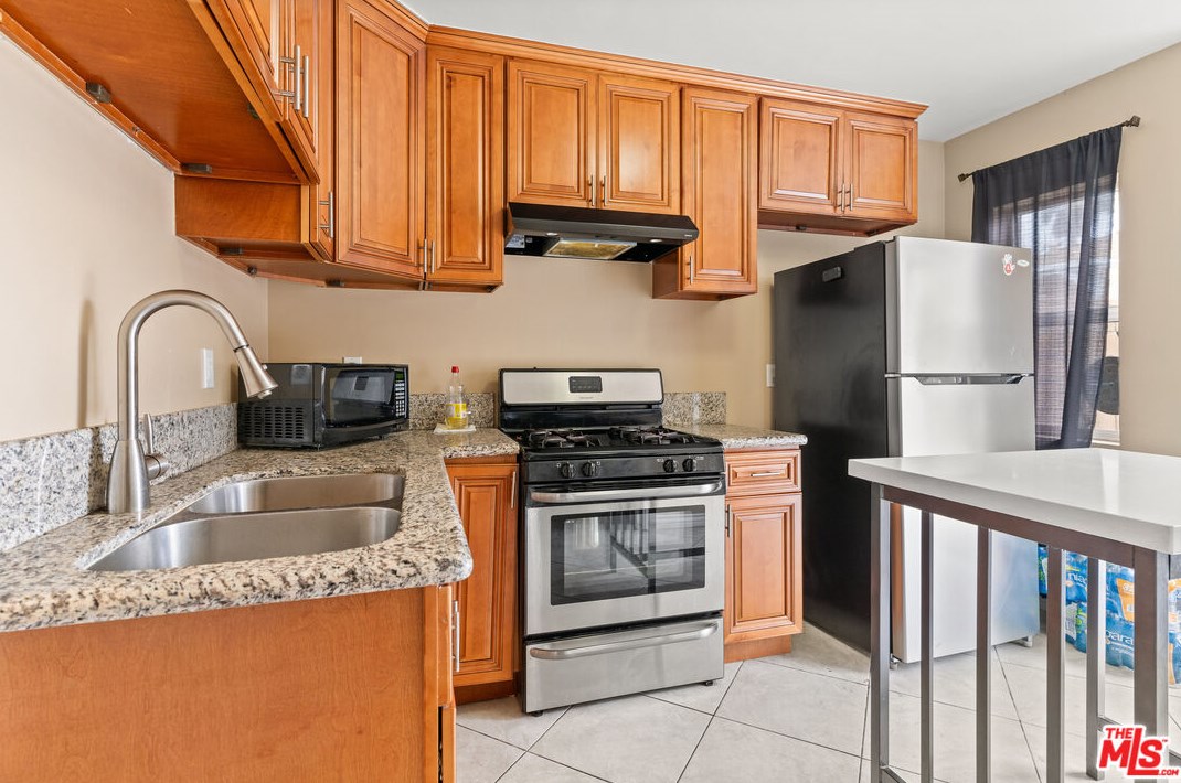 13737 Mercer St, Los Angeles CA  91331-3645 exterior