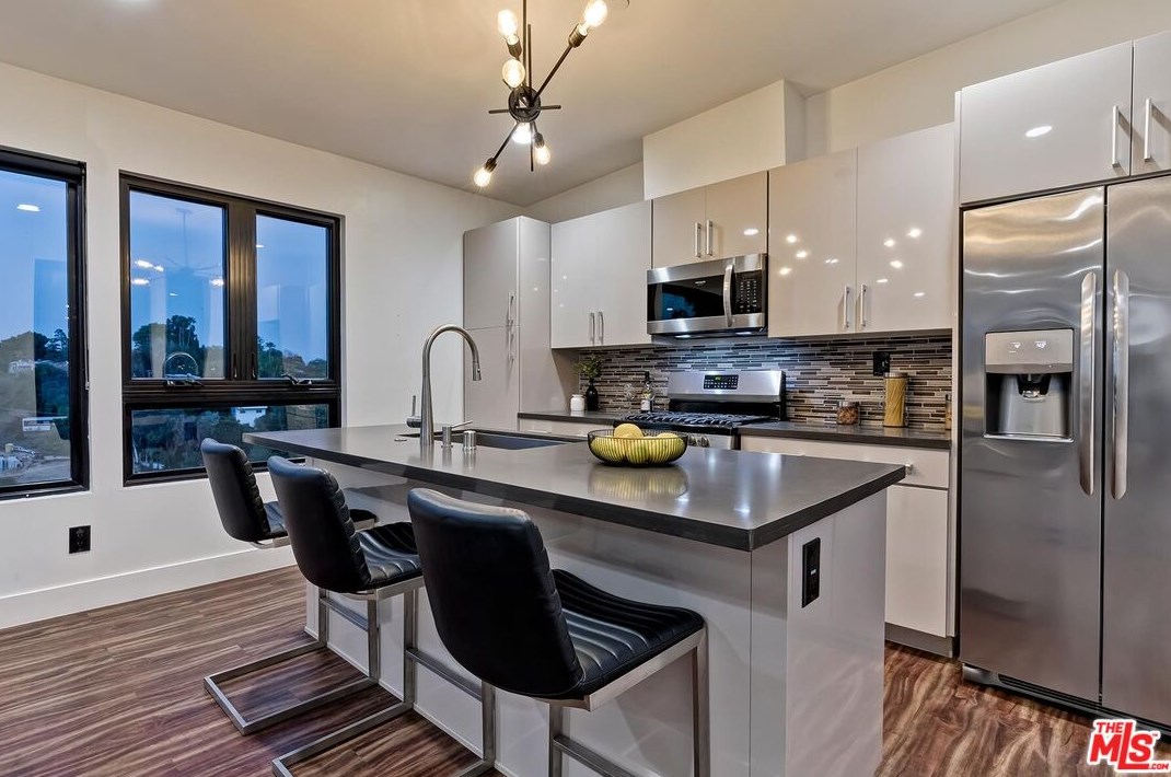 4758 Glenalbyn Dr, Los Angeles CA  90065-5002 exterior