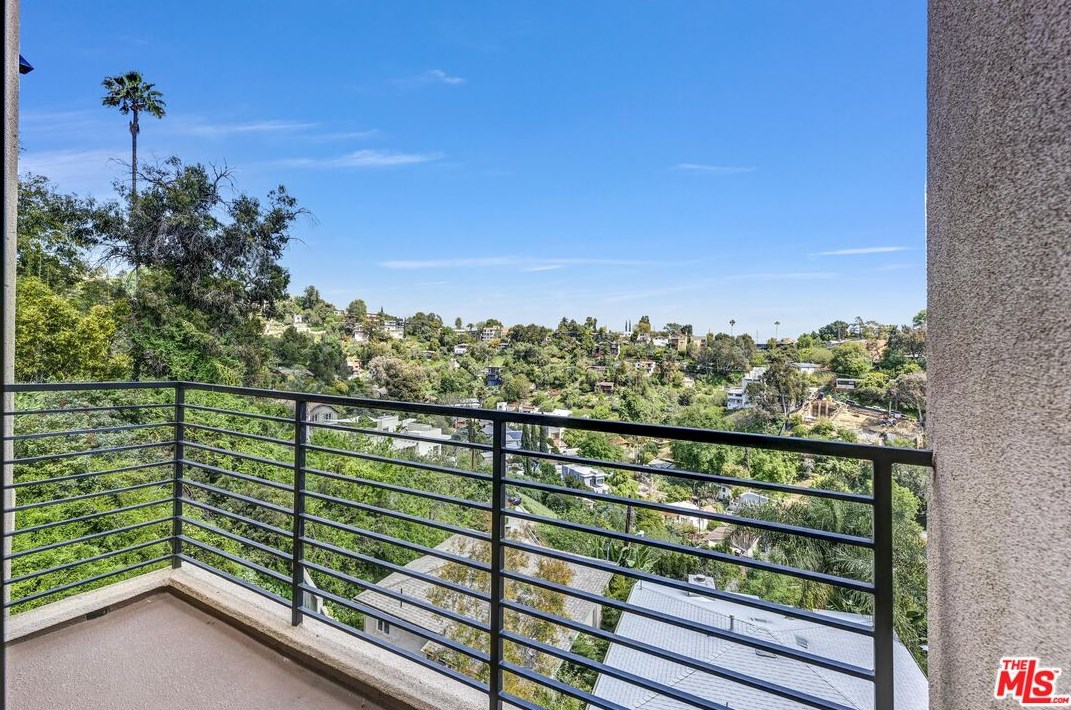 4758 Glenalbyn Dr, Los Angeles CA  90065-5002 exterior