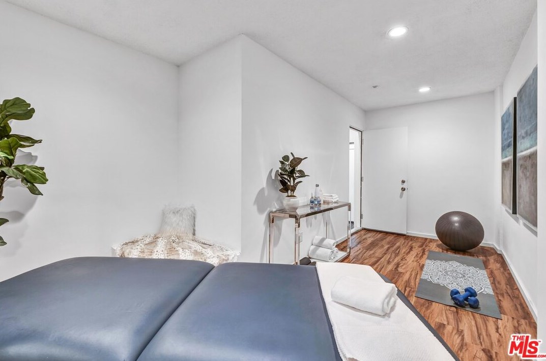 4758 Glenalbyn Dr, Los Angeles CA  90065-5002 exterior