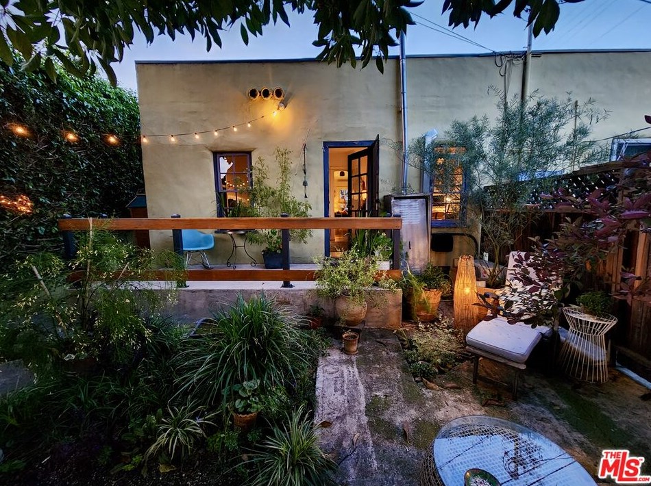 3004 Del Monte Dr, Los Angeles CA  90026-2802 exterior