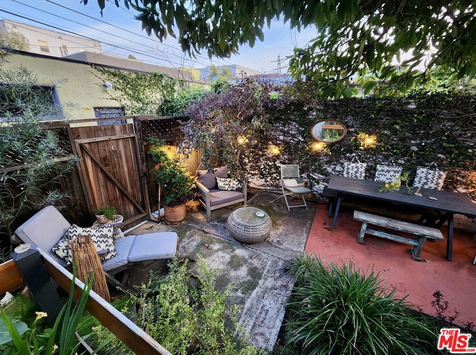 3004 Del Monte Dr, Los Angeles CA  90026-2802 exterior