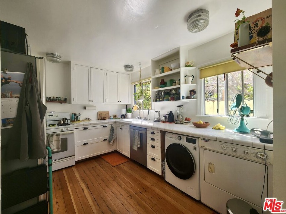 3004 Del Monte Dr, Los Angeles CA  90026-2802 exterior