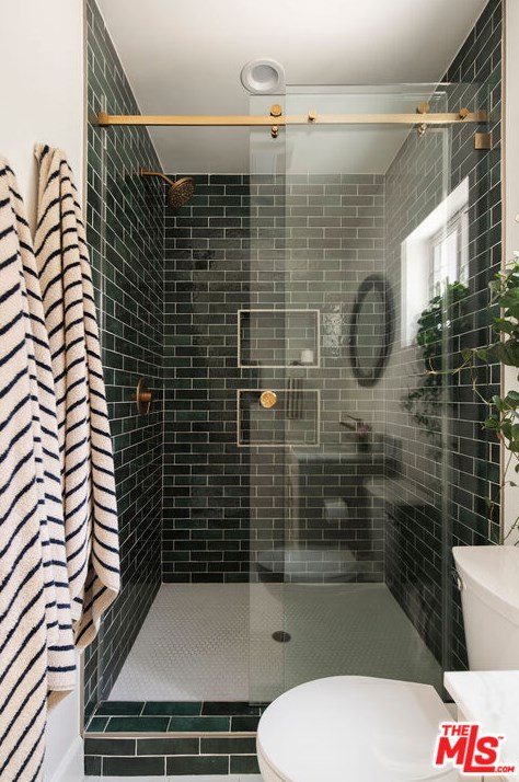 3827 Cherrywood Ave, Los Angeles CA  90008-2645 exterior