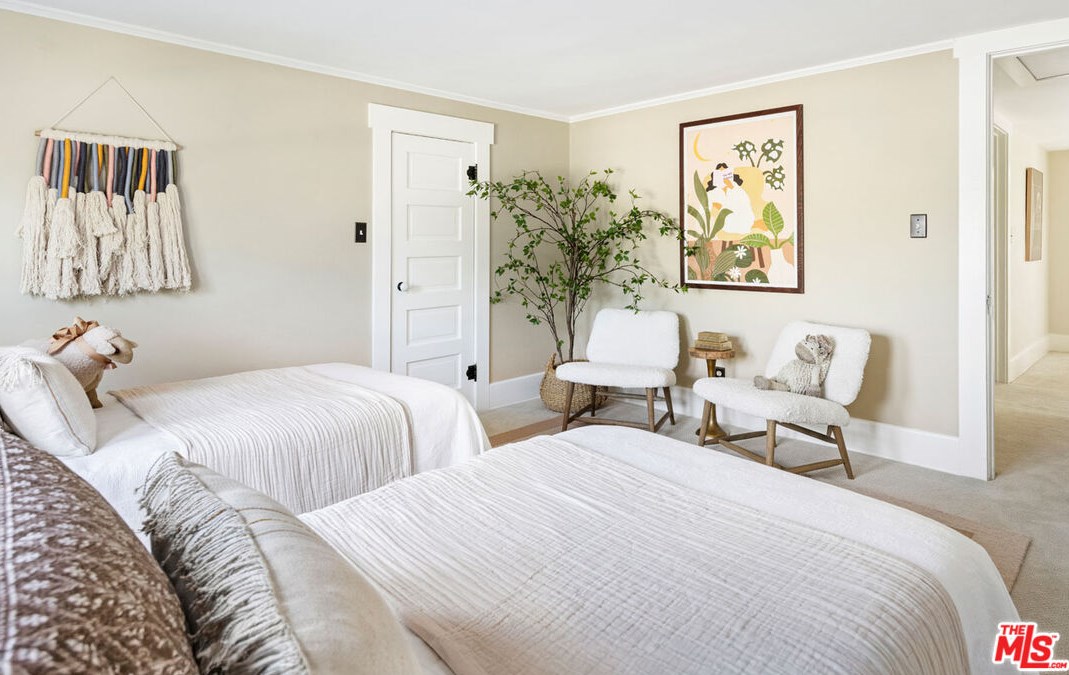 917 El Molino Ave, Pasadena CA  91104-3645 exterior