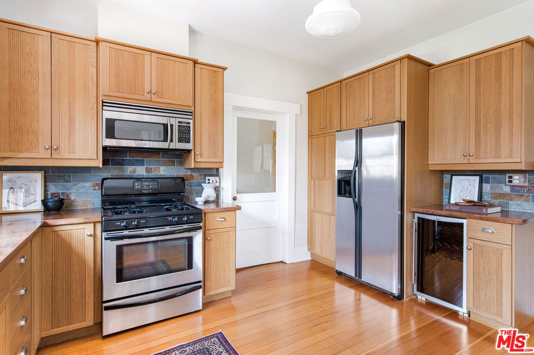 917 El Molino Ave, Pasadena CA  91104-3645 exterior