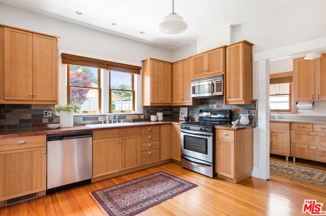 917 El Molino Ave, Pasadena CA  91104-3645 exterior