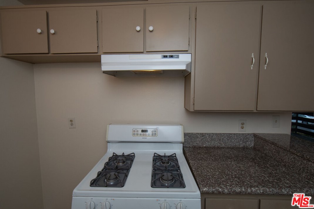 7836 Flight Ave, Los Angeles CA  90045-3151 exterior