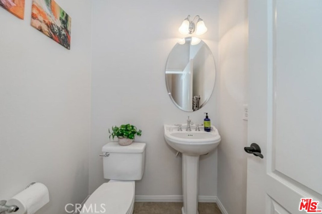 2098 Arnold Way, Fullerton CA 92833-2143 exterior