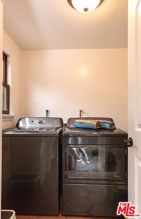 1360 Virginia Ave, Glendale CA 91202-1530 exterior