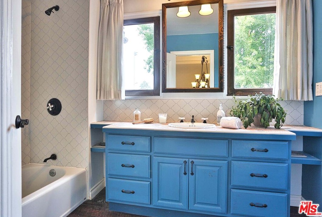 1360 Virginia Ave, Glendale CA 91202-1530 exterior