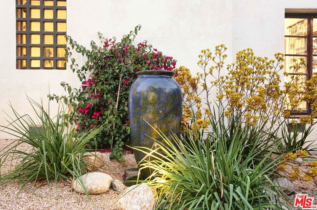 1360 Virginia Ave, Glendale CA 91202-1530 exterior