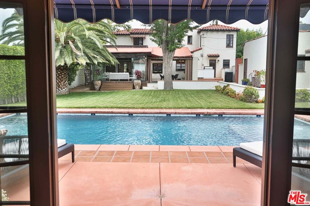 1360 Virginia Ave, Glendale CA 91202-1530 exterior