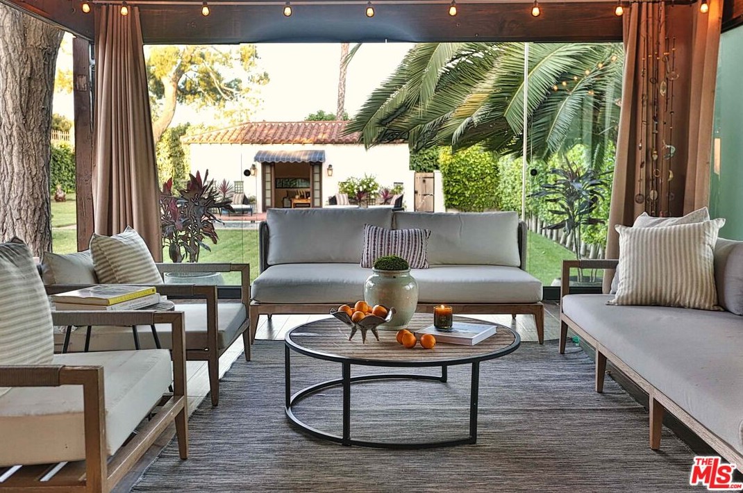 1360 Virginia Ave, Glendale CA 91202-1530 exterior