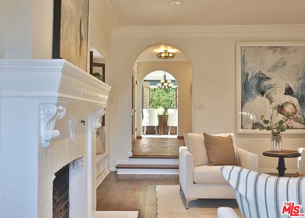 1360 Virginia Ave, Glendale CA 91202-1530 exterior