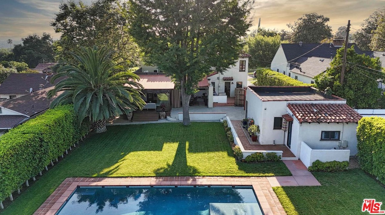 1360 Virginia Ave, Glendale CA 91202-1530 exterior