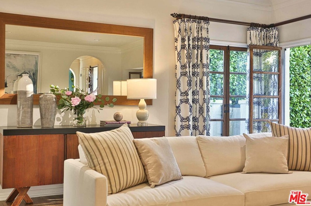 1360 Virginia Ave, Glendale CA 91202-1530 exterior