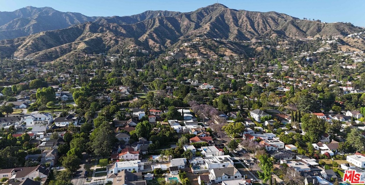 1360 Virginia Ave, Glendale CA 91202-1530 exterior