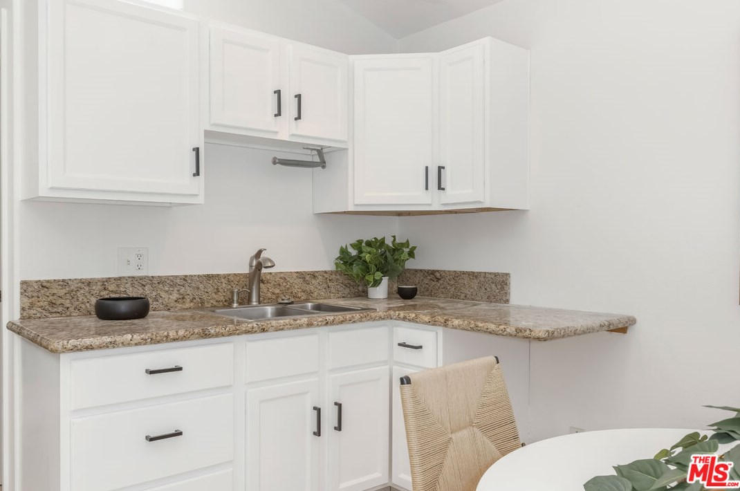 4071 Tivoli Ave, Los Angeles CA  90066-5103 exterior