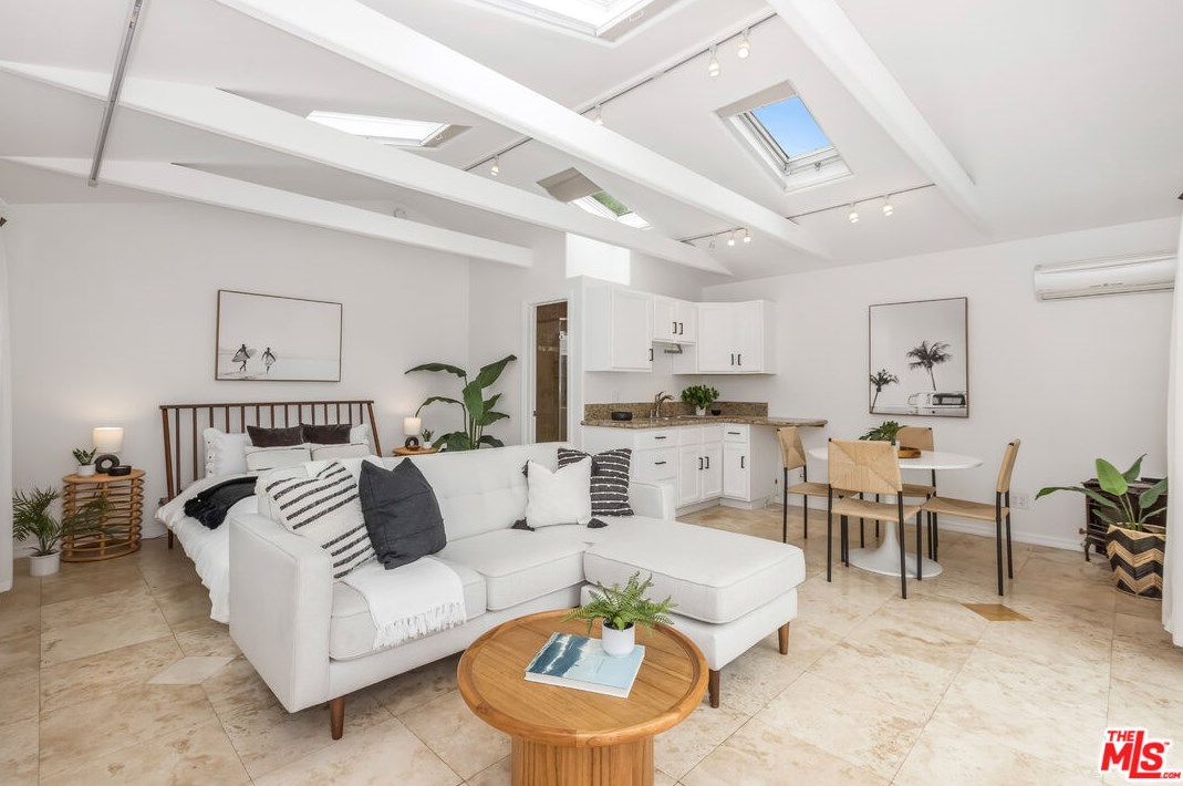 4071 Tivoli Ave, Los Angeles CA  90066-5103 exterior