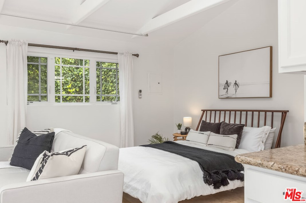 4071 Tivoli Ave, Los Angeles CA  90066-5103 exterior