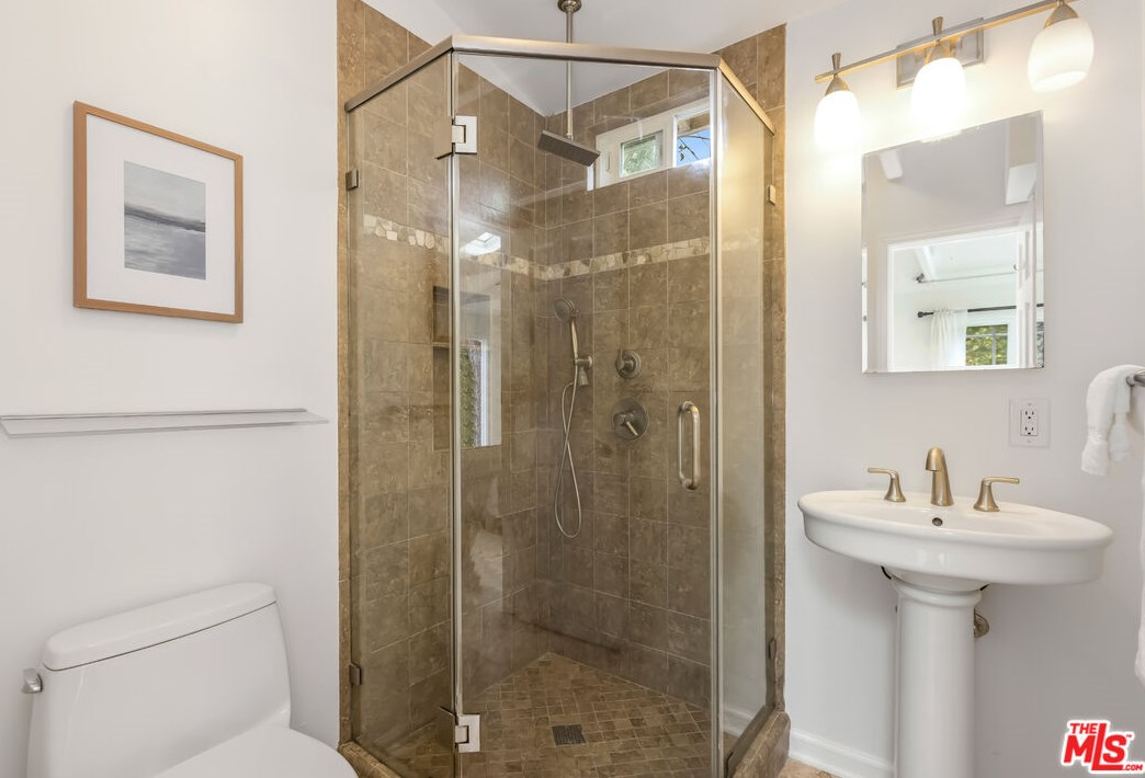 4071 Tivoli Ave, Los Angeles CA  90066-5103 exterior