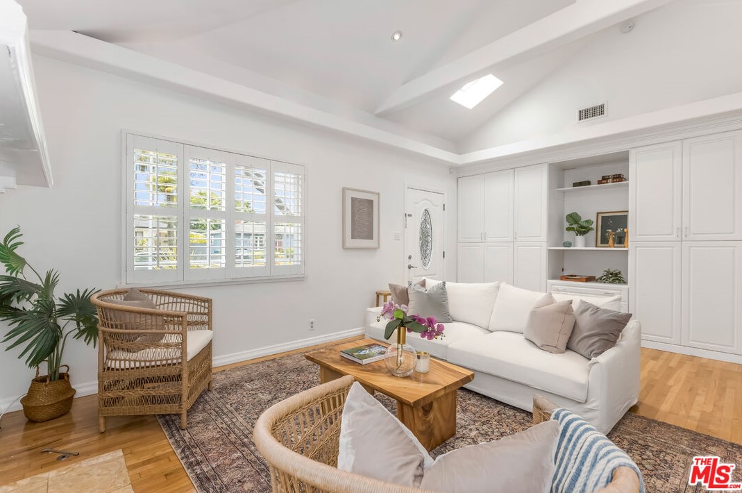 4071 Tivoli Ave, Los Angeles CA  90066-5103 exterior